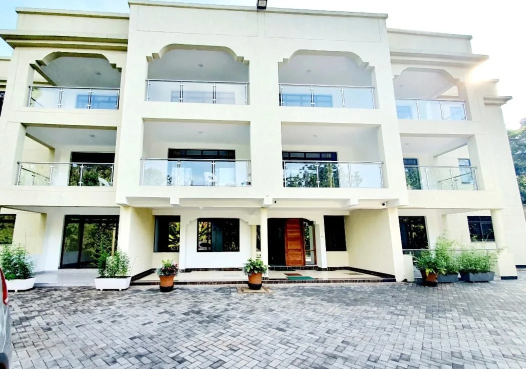 Front façade and driveway of Gigiri Tulivu Residence, daytime view